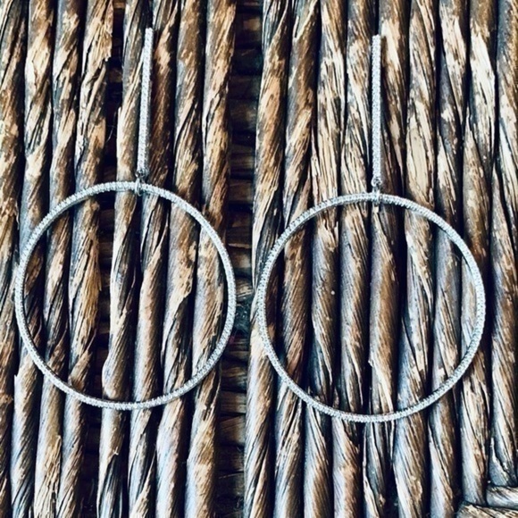 ✨💛 Silver Tone Rhinestone Dangle Hoop Earrings ✨ - Picture 4 of 8